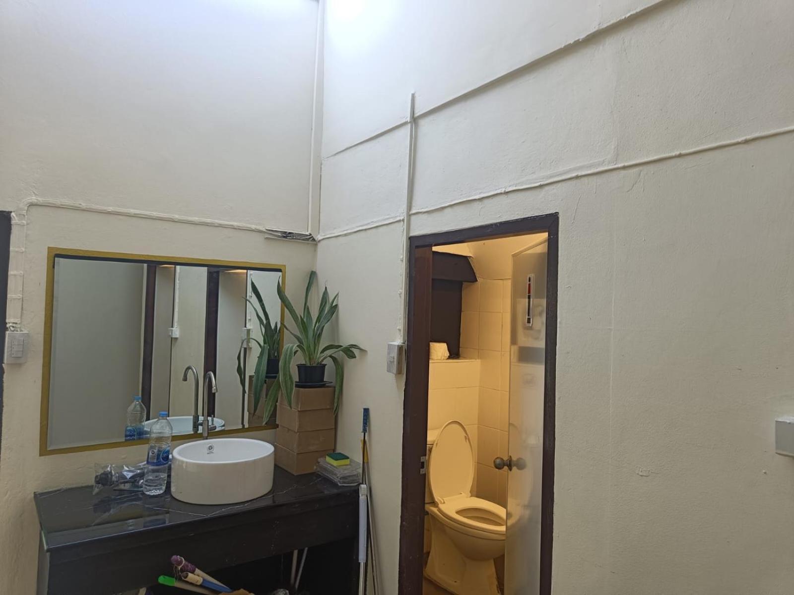 The House Hostel Bangkok Exterior photo