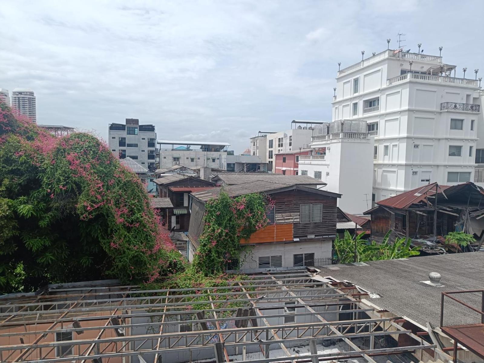 The House Hostel Bangkok Exterior photo