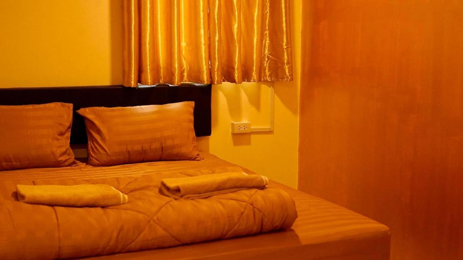 The House Hostel Bangkok Exterior photo